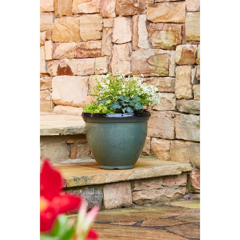 Southern Patio Heritage Resin 18-inch Outdoor Planter
