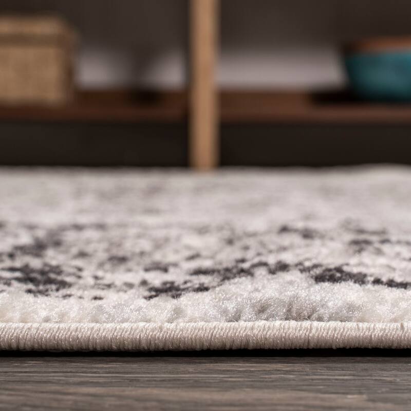 JONATHAN Y Brooklyn Filigree Medallion Area Rug