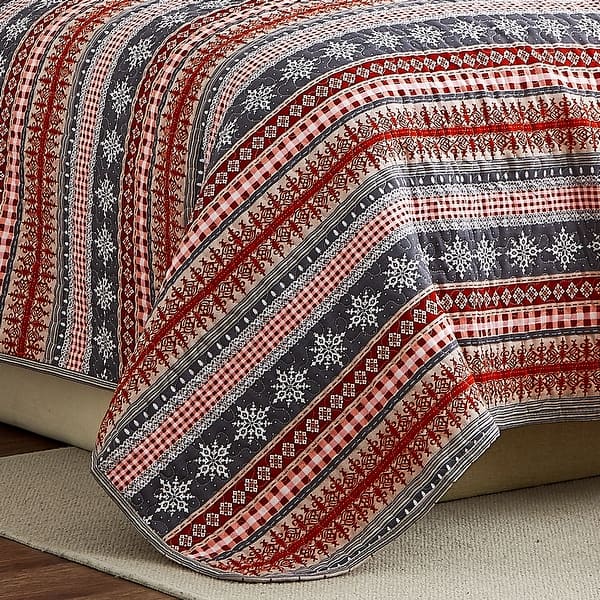 Cozy Cottage Oversized Reversable 6Piece Quilt Set On Sale Bed