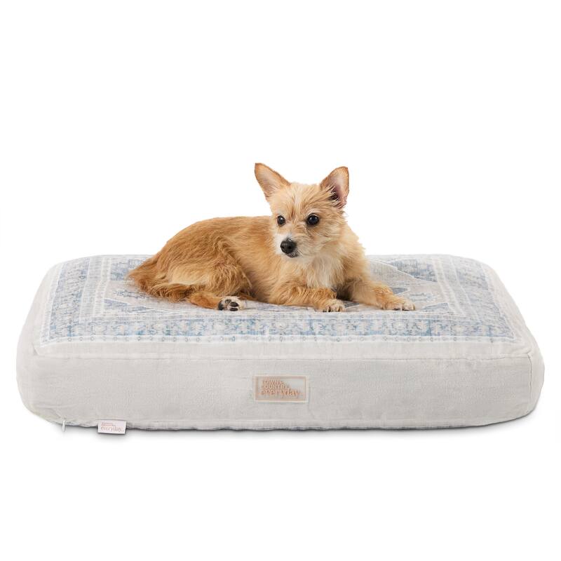 TOWN & COUNTRY EVERYDAY CuddleTown Medallion Pillow Crate Mat Pet Bed - S: 28"x22"x4" - Blue/Beige