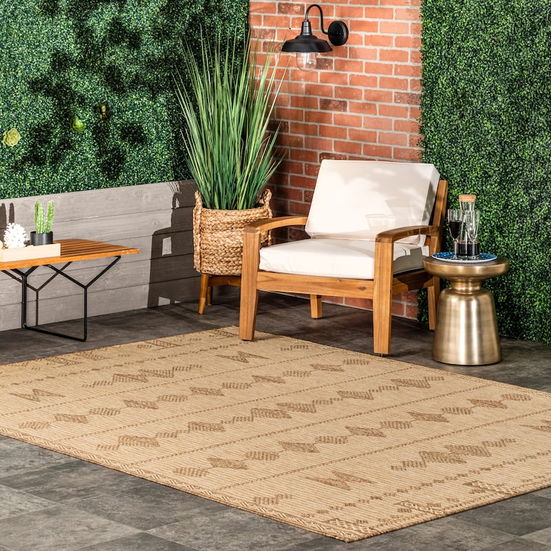 Nuloom Alexandra Aztec Indoor/Outdoor Area Rug