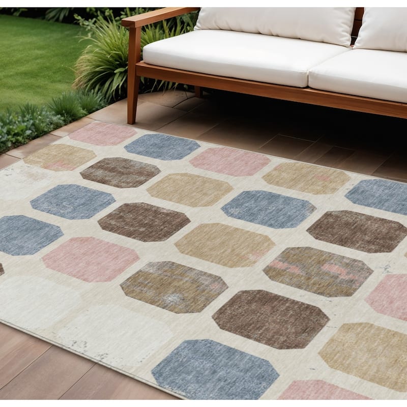 HomeRoots Geometric Transitional Rectangle Outdoor Rug - 10' X 14'