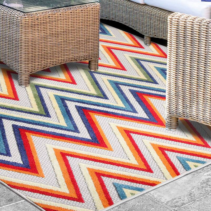 Superior Modern Zig-Zag Geometric Indoor Outdoor Runner or Area Rug