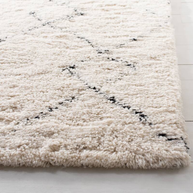 SAFAVIEH Handmade Casablanca Shag Arlinda Tribal Wool Rug