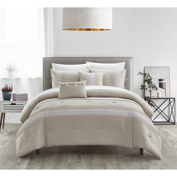 Bed in a bag store with decorative pillows