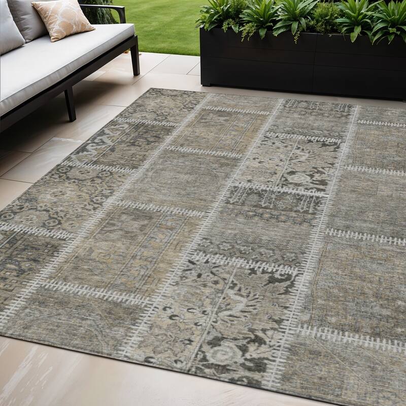 HomeRoots Patchwork Transitional Rectangle Outdoor Rug - 5' X 8'