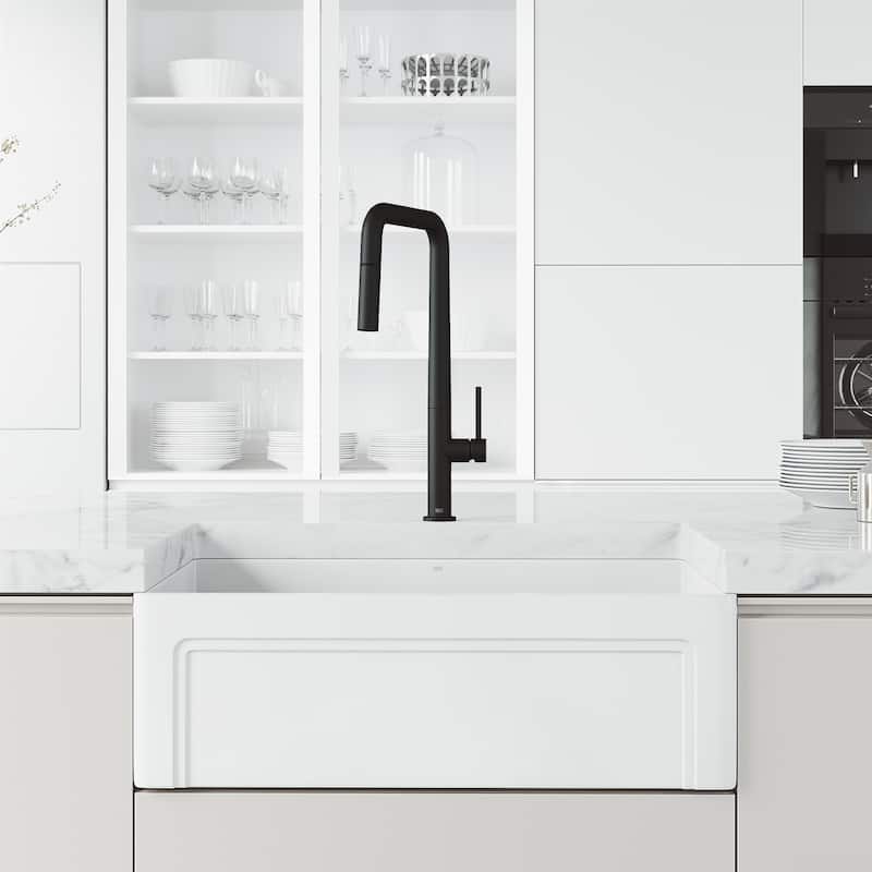 VIGO Parsons 18" H Single Handle Pull-Down Sprayer Kitchen Faucet