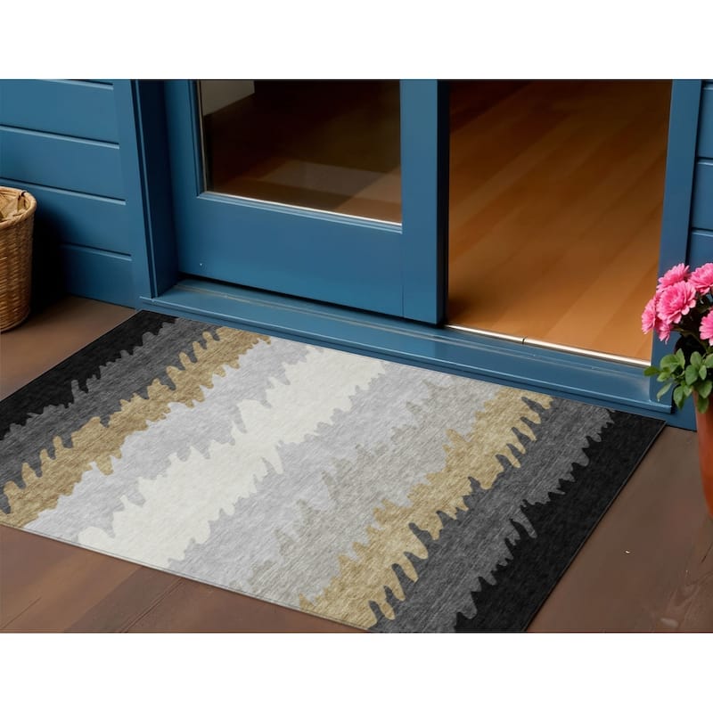 HomeRoots Striped Transitional Rectangle Outdoor Rug - 3' x 5'