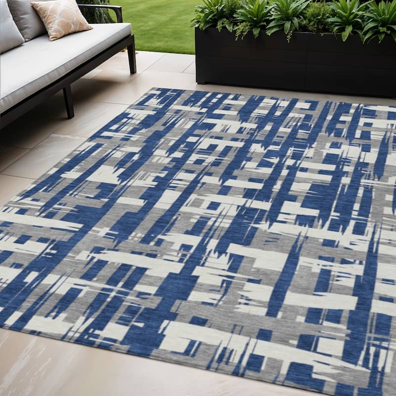 HomeRoots Striped Transitional Rectangle Outdoor Rug - 5' X 8'
