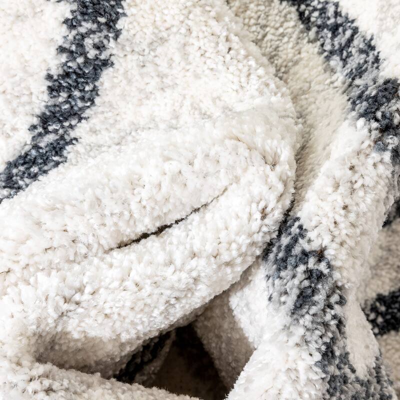 Well Woven Kennedy Reeve Modern Chevron Pattern Area Rug