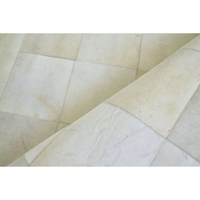 EXQUISITE RUGS Natural Hide Hand-stitched Leather Hide White Area Rug.