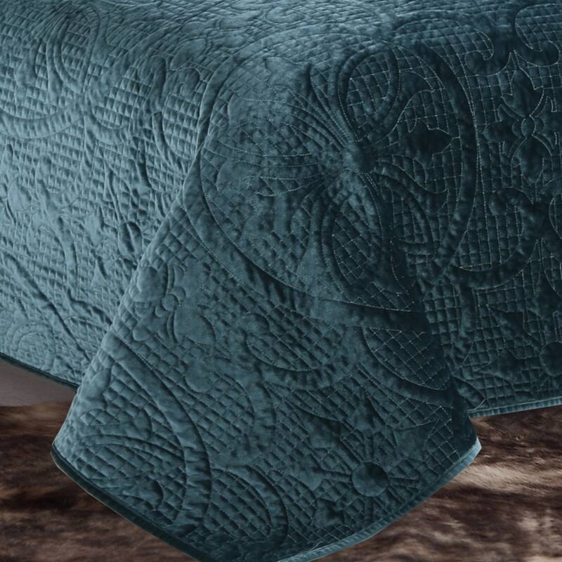 Estate Collection Joanna Velvet Quilt Set