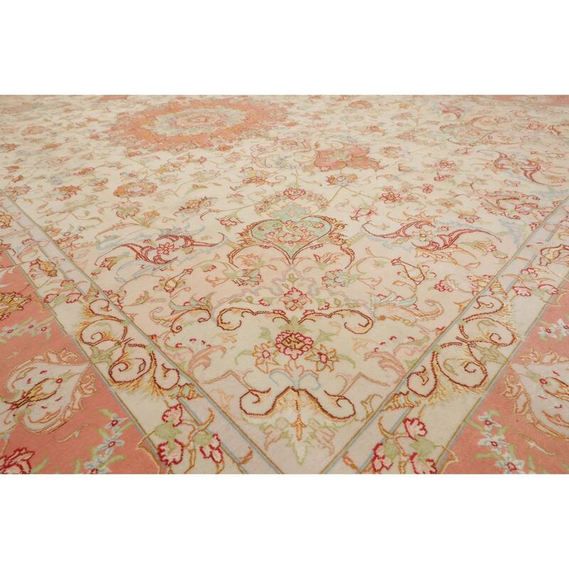 6'7''x9'11'' Hand Knotted Wool Ivory Traditional Rug - 6' 7'' x 9' 11''