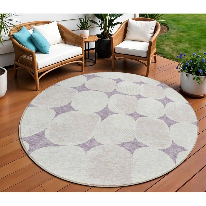 HomeRoots Abstract Transitional Rectangle Outdoor Rug - 8' Round