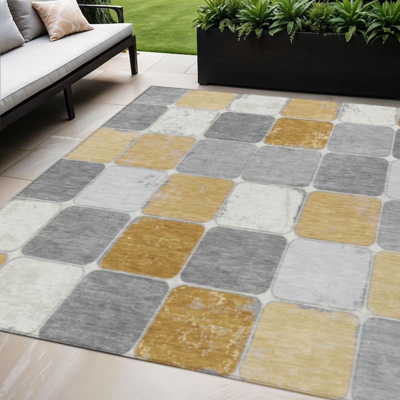 HomeRoots Geometric Transitional Rectangle Outdoor Rug - 5' X 8'