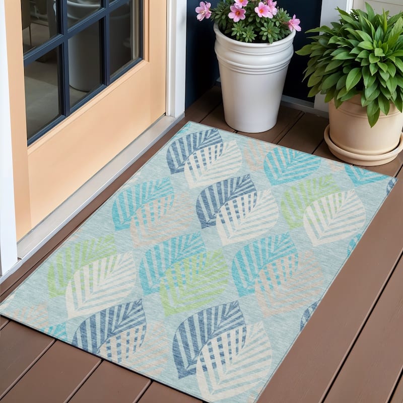 HomeRoots Floral Transitional Rectangle Outdoor Rug - 3' x 5'