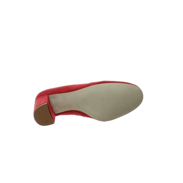 red pumps size 5