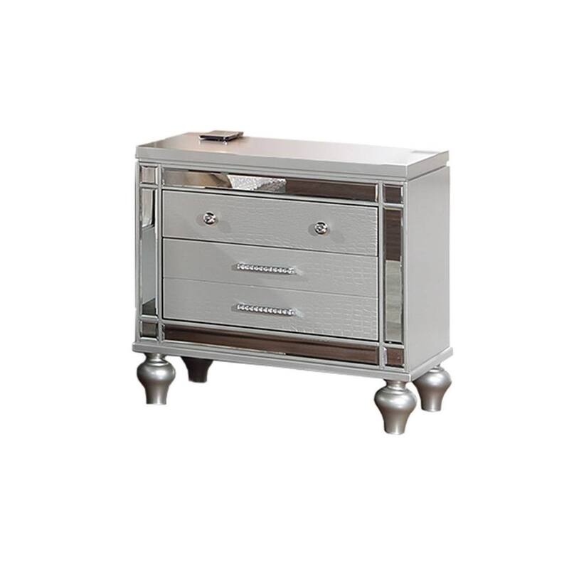 Contemporary Style 3pc Bed 2x Nightstand Set Diamond Handles Silver Bedroom Furniture