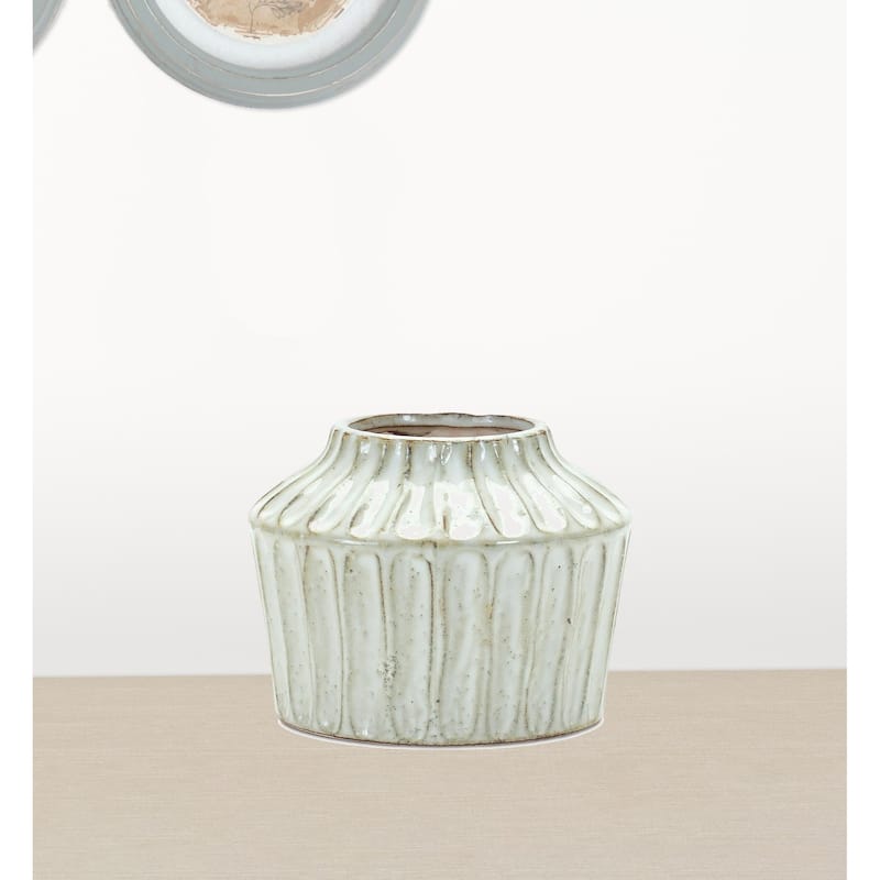 HomeRoots 6" Ivory Ribbed Round Terracotta Table Vase - 6.5