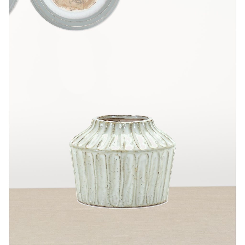 HomeRoots 6" Ivory Ribbed Round Terracotta Table Vase - 6.5