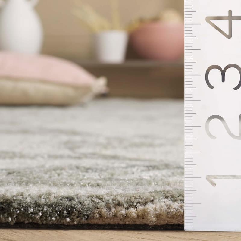 SAFAVIEH Handmade Soho Xhuljeta Contemporary Wool Rug