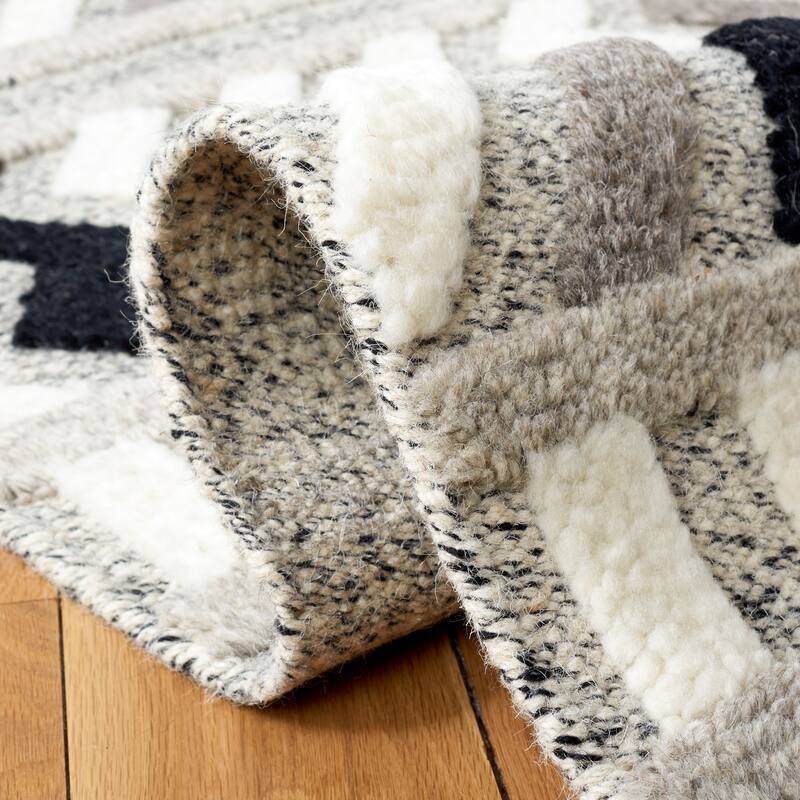 SAFAVIEH Hand-Knotted Casablanca Shag Jera Wool Tassel Rug