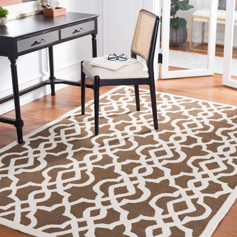 SAFAVIEH Handmade Four Seasons Nahlah Floral Rug - 5' x 8' - Mocha/Ivory