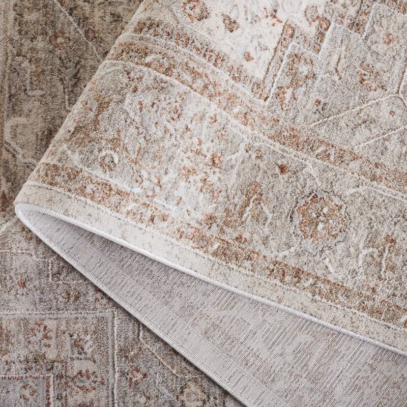 SAFAVIEH Kendal Yuriko Traditional Rug