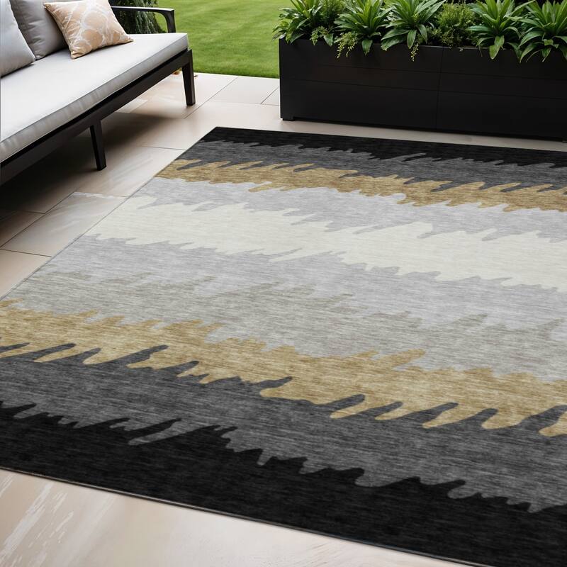 HomeRoots Striped Transitional Rectangle Outdoor Rug - 5' X 8'