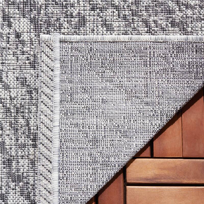 SAFAVIEH Courtyard Hiltrude Casual Waterproof Patio Backyard Rug