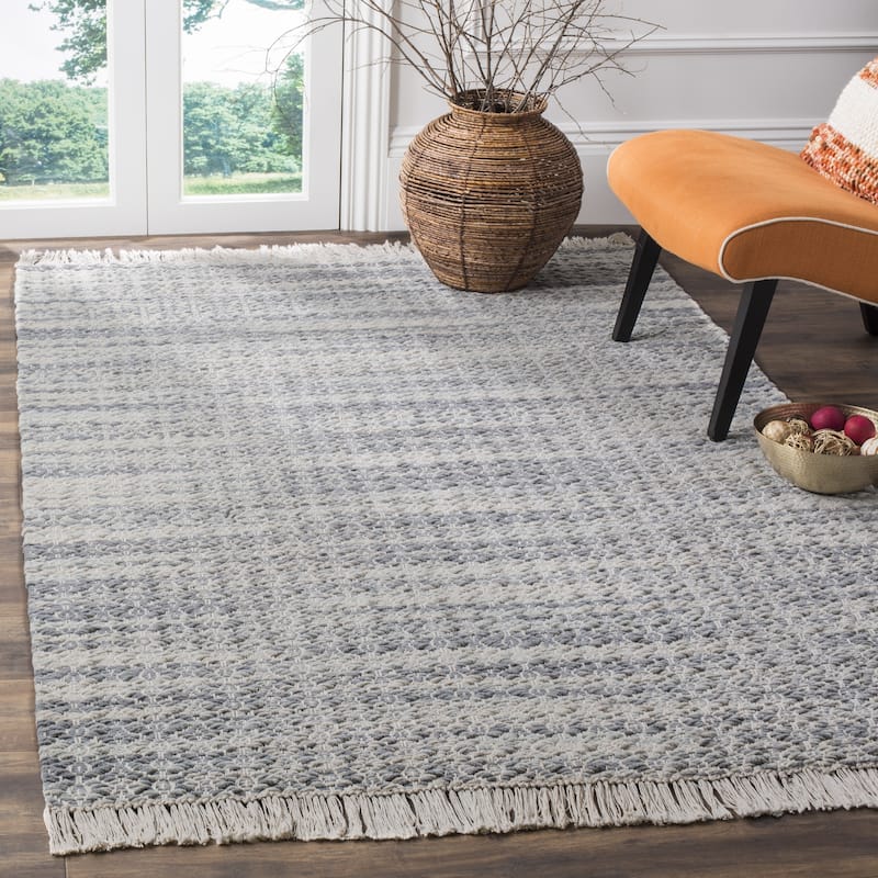 SAFAVIEH Handmade Boston Laure Coastal Cotton Rug with Fringe - 6' x 9' - Grey/Ivory