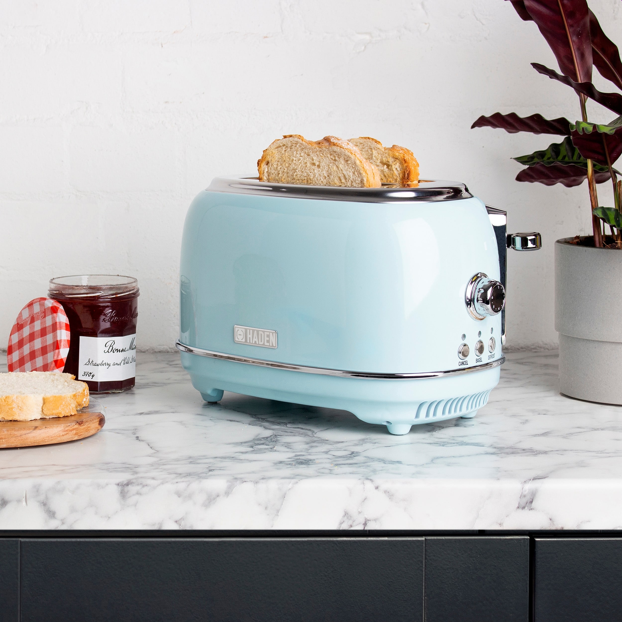 Haden Heritage 4-Slice Pink 1500-Watt Toaster in the Toasters