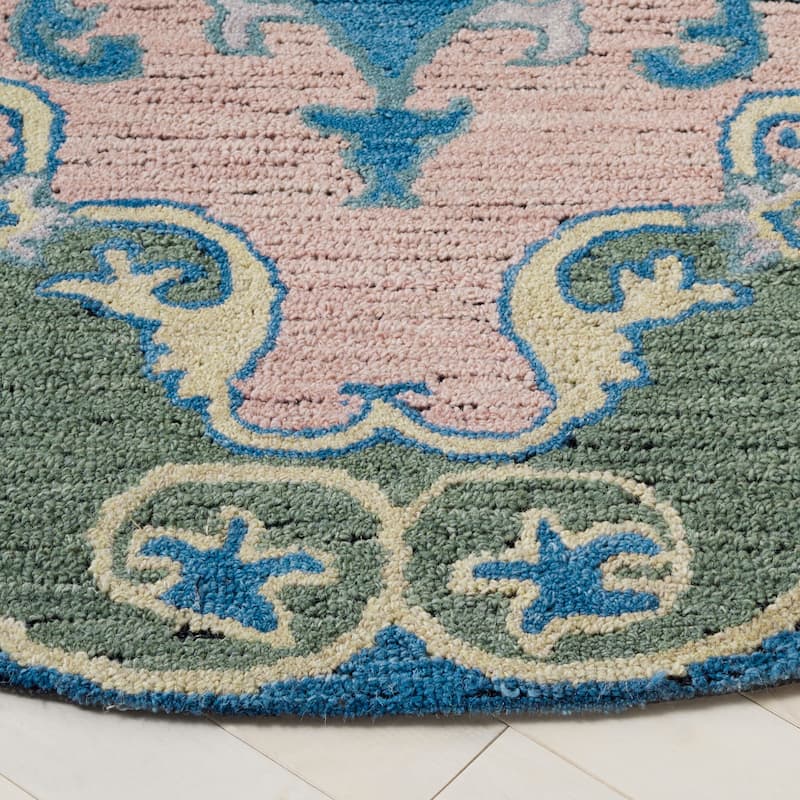 SAFAVIEH Handmade Savonnerie Axelle Traditional Wool Rug