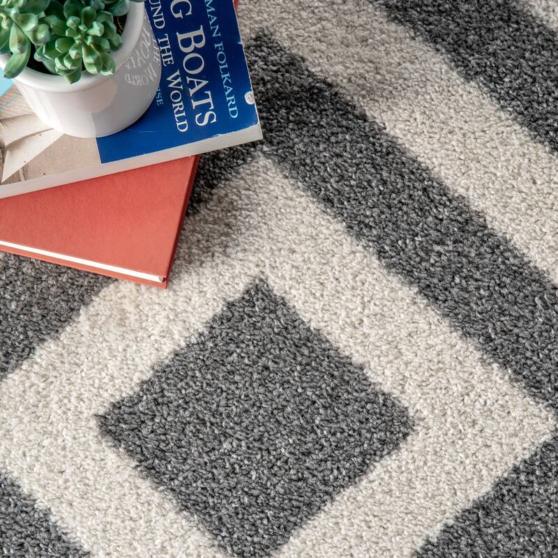 Nuloom Zadie Geometric Area Rug