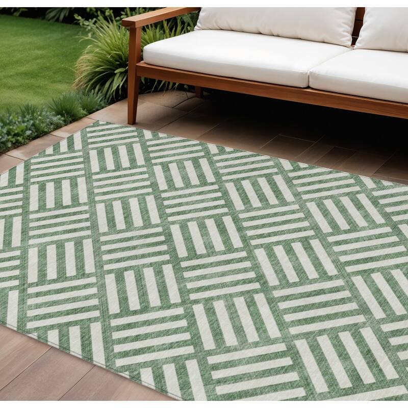 HomeRoots Geometric Transitional Rectangle Outdoor Rug - 10' X 14'