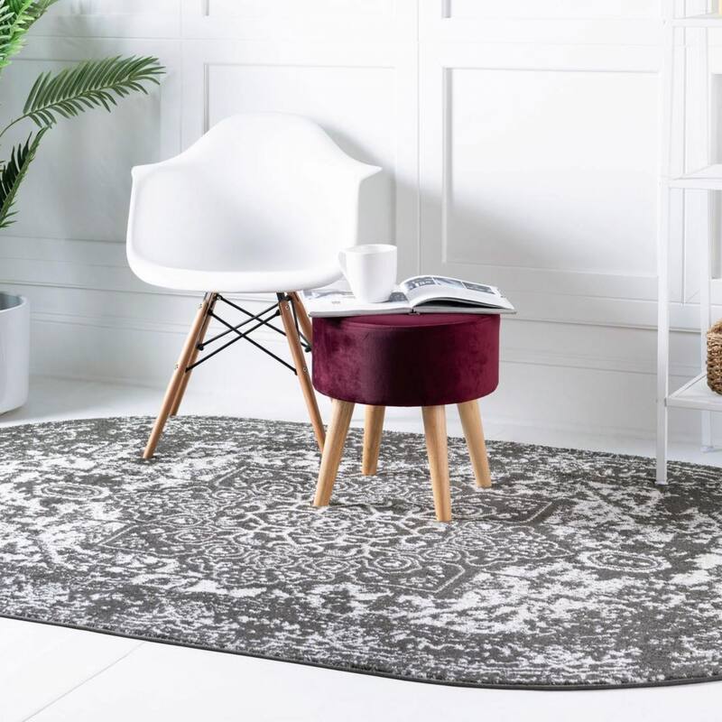 Traditional Brenda Collection Area Rug
