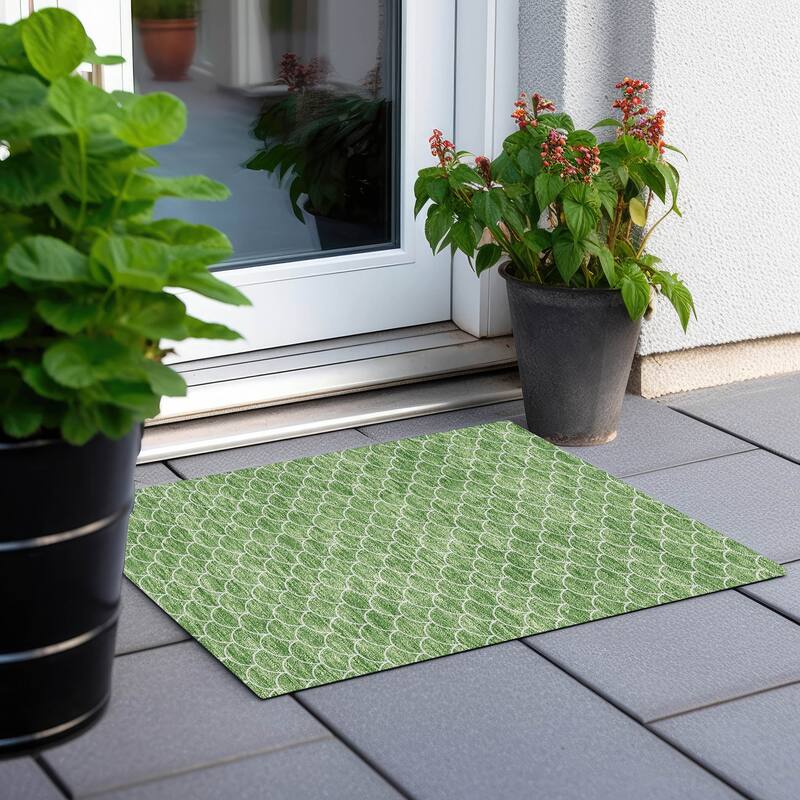 Machine Washable Indoor/ Outdoor Chantille Modern Geo Rug - Green - 1'8" x 2'6"
