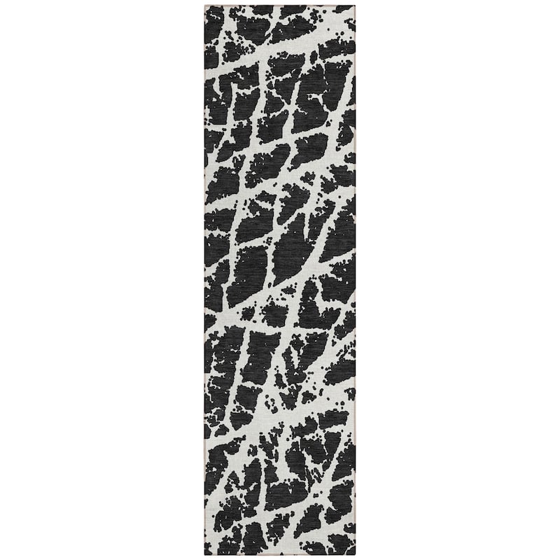 Machine Washable Indoor/ Outdoor Transitional Black Crackle Chantille Rug