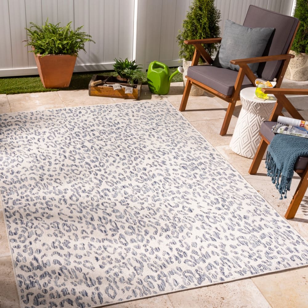 Livabliss Tuareg Outdoor Modern Area Rug
