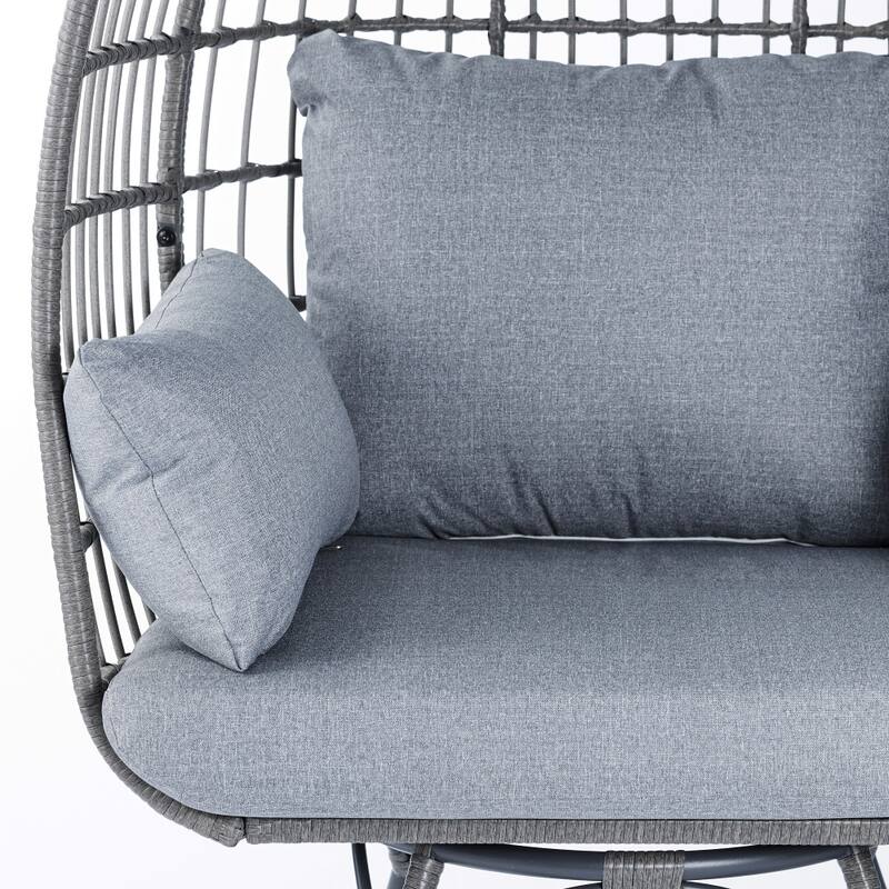 Commercial Indoor/Outdoor Wicker Swivel Lounge Chair with 4 Cushions