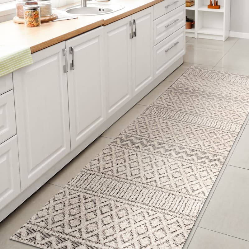 JONATHAN Y Duenas High-Low Two-Tone Monstera Leaf Area Rug