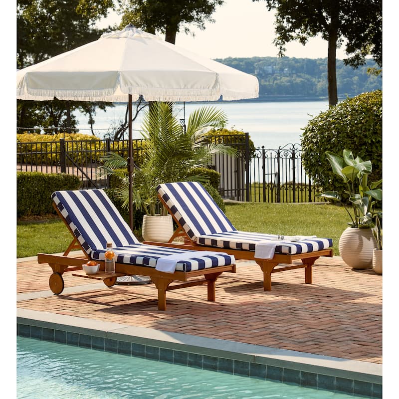 SAFAVIEH Outdoor Aubrie Adjustable Chaise Lounge Chair with Wheel.