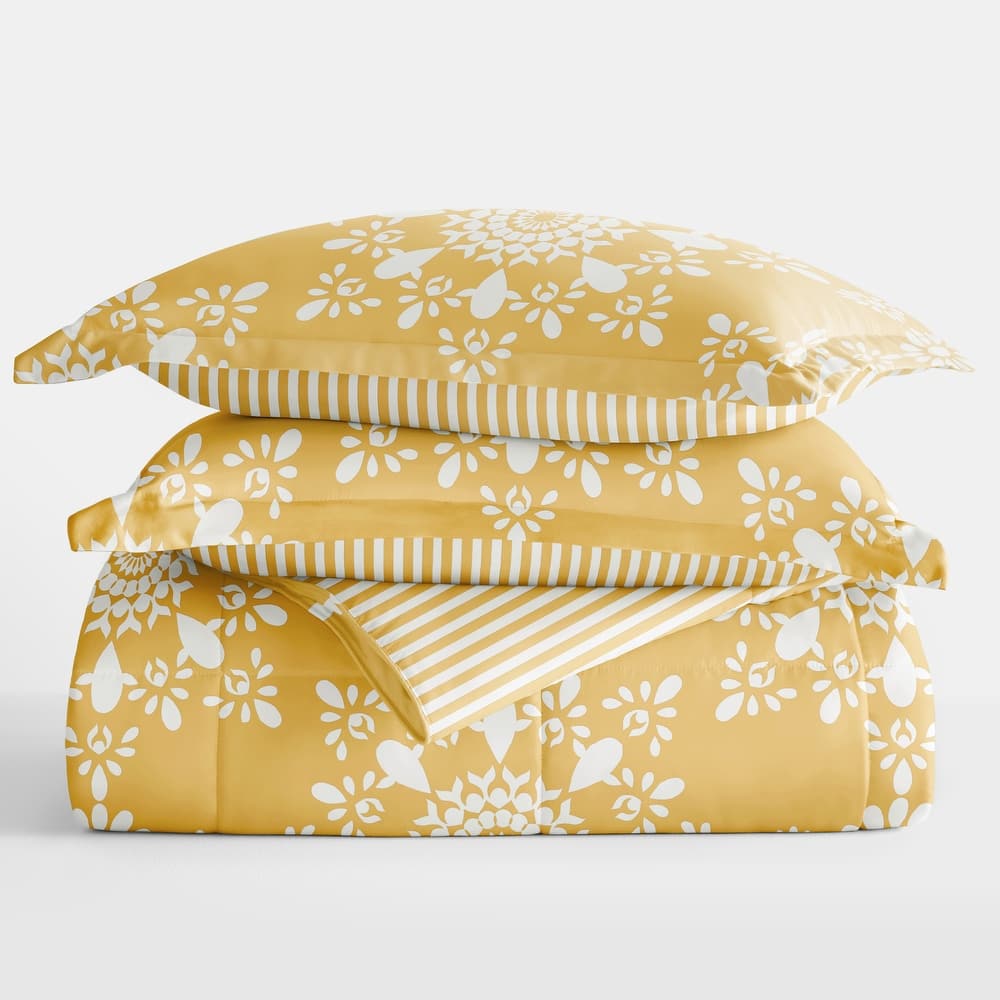 Becky Cameron Daisy Medallion Reversible Down-Alternative Comforter Set