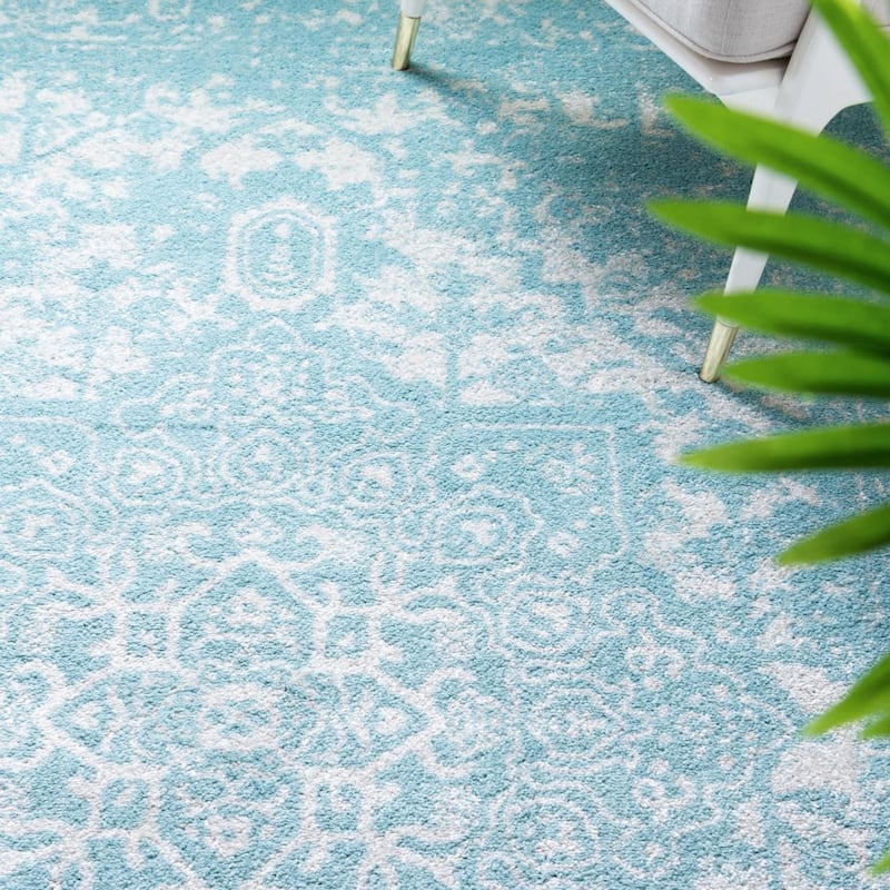 Traditional Brenda Collection Area Rug