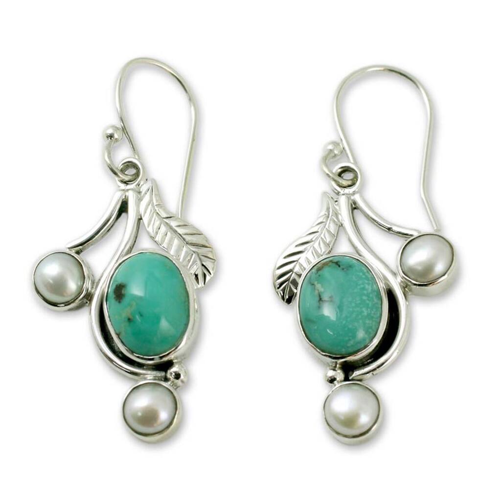 Handmade Sterling Silver Blue Blossom Pearl Turquoise Earrings (5 mm) (India)