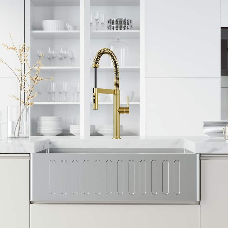 Vigo VG02052 Edison 1.8 GPM 20" H Single Handle Single Hole Pre-Rinse