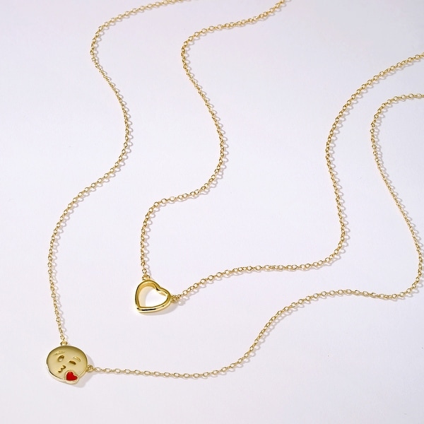 simple gold necklace with pendant