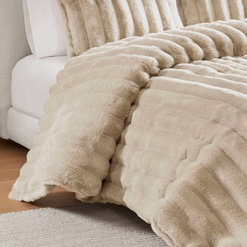 3PCS Full/Queen Fluffy Faux Fur Comforter Set with Ribbed Texture and Velvet Backing