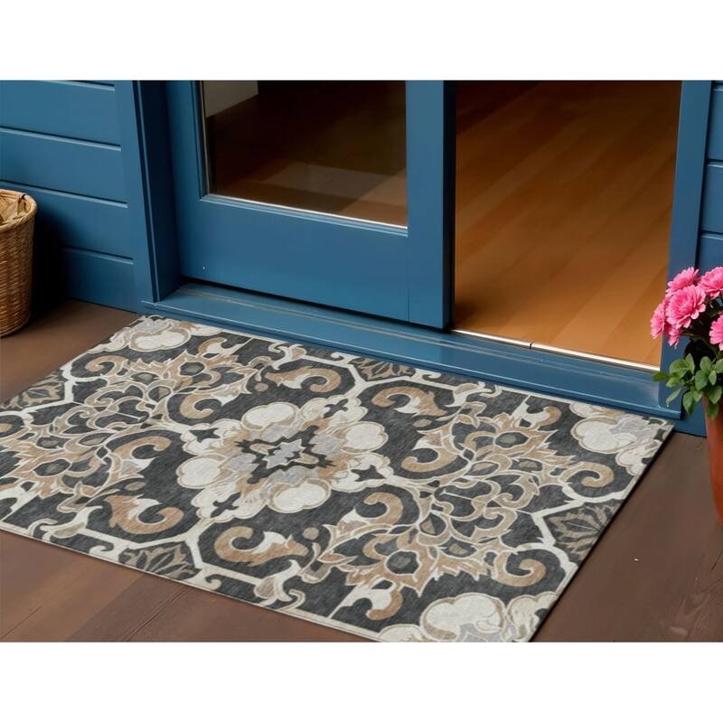 HomeRoots Damask Traditional Rectangle Outdoor Rug - 3' x 5'