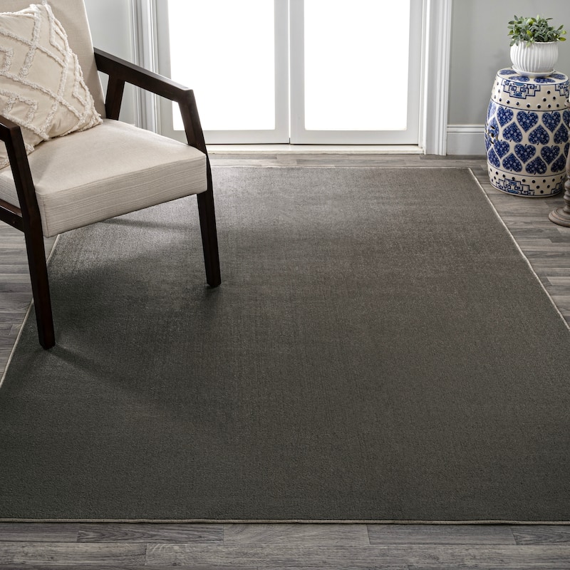 JONATHAN Y Fawning Classic Solid Low-Pile Machine-Washable Terra Area Rug